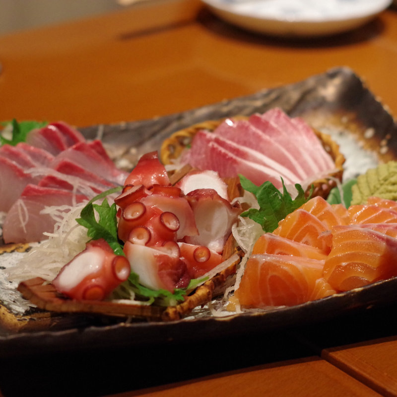 店主の目利きが光る! 新鮮魚介の刺身4種盛(まさまさとてるてる )