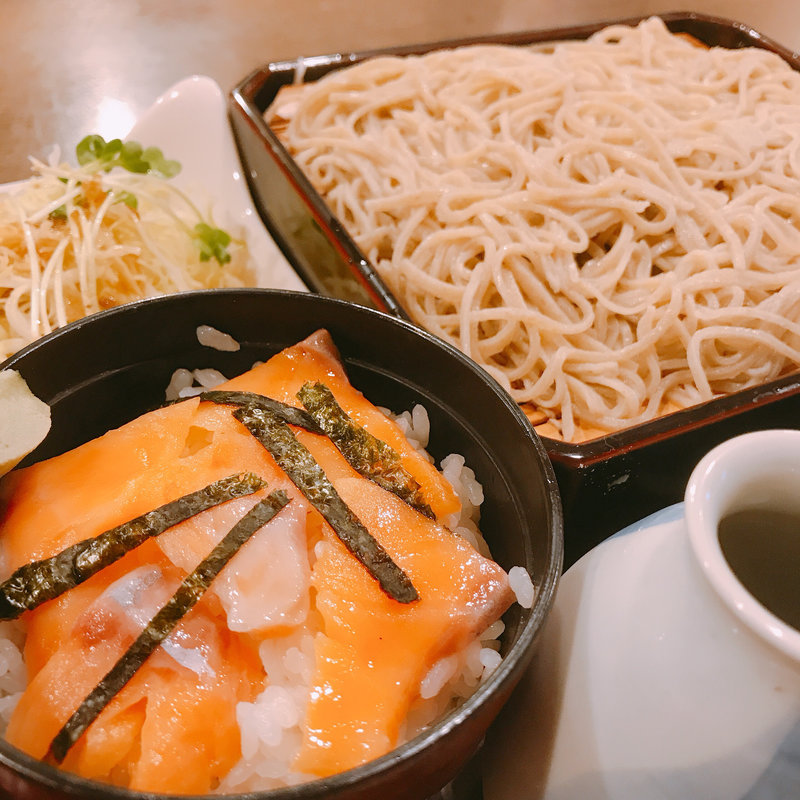 サーモン小丼セット(蕎麦の澤)