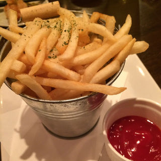 バケツフレンチポテト(でんず食堂 ＧＥＭＳ渋谷店)
