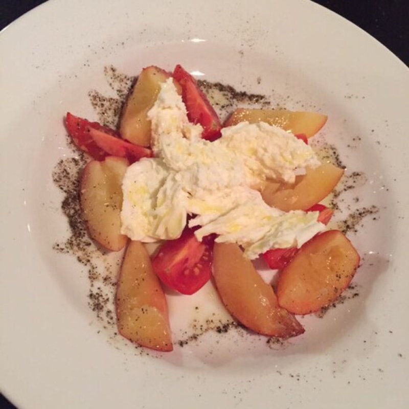 すももとブーラッタのカプレーゼ(リロイズ)