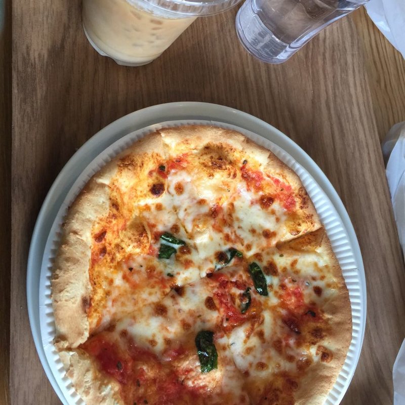 ピッツアマルゲリータ(ベンケイ ピザ コッペ)