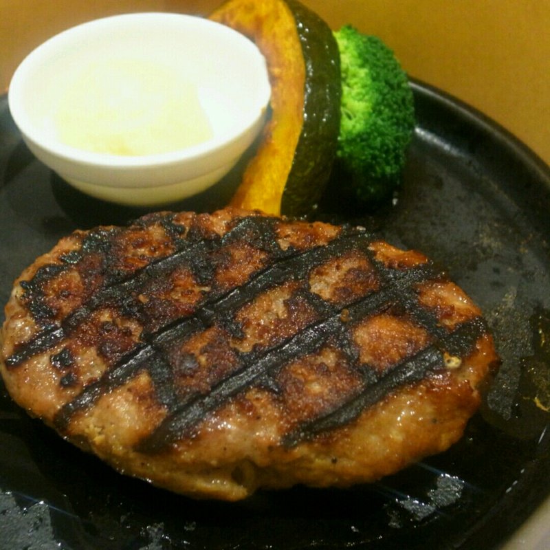 手捏ねプレミアムハンバーグステーキ(18 1/2 Steakhouse （エイティーンハーフ　ステーキハウス）)