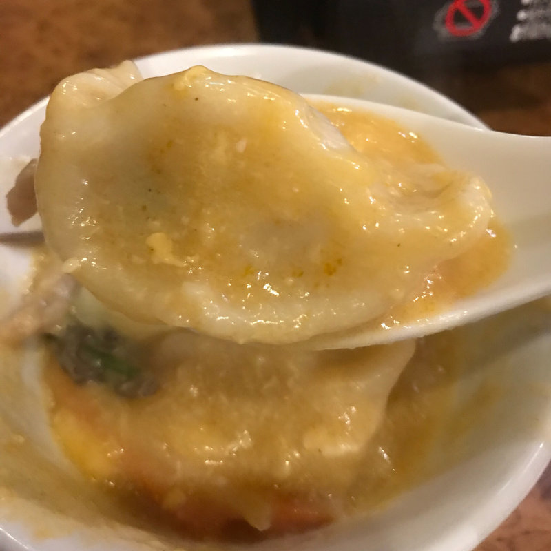 酸辣湯水餃子鍋(東明飯店 （トウメイハンテン【旧店名】東明大飯店）)