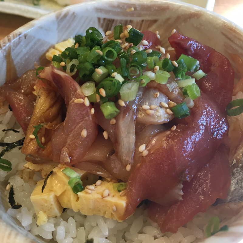 気まぐれ丼(地魚回転寿司 丸藤)