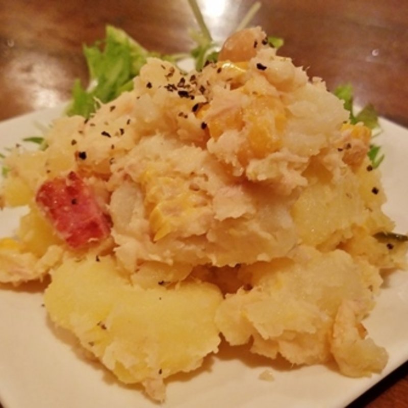 「ひよこ豆とツナとコーンのポテサラ」(Standing Wine Bar bevi)