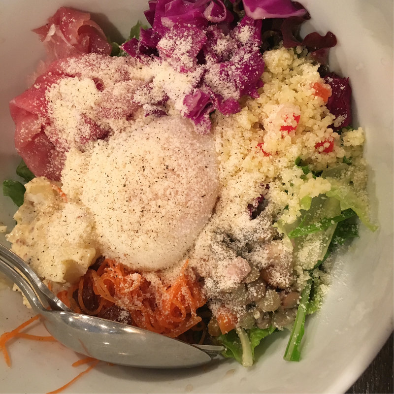 具だくさんのサラダ(ビストロ ル・ボル)