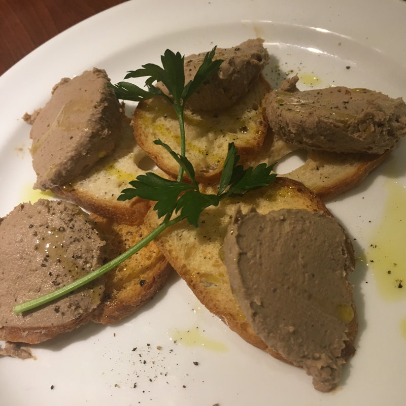 鶏のレバーペーストのクロスティーニ(キッチンアンドバール BORABORA （ きっちん あんど ばーる ぼらぼら ）)