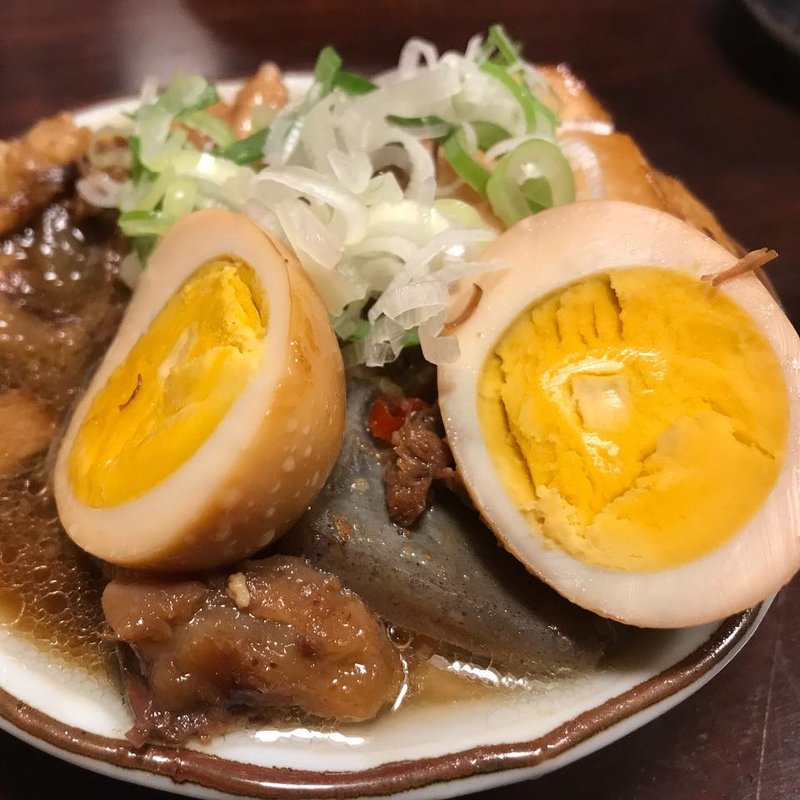 牛モツ煮込み（玉子付き）(酒処あかり)