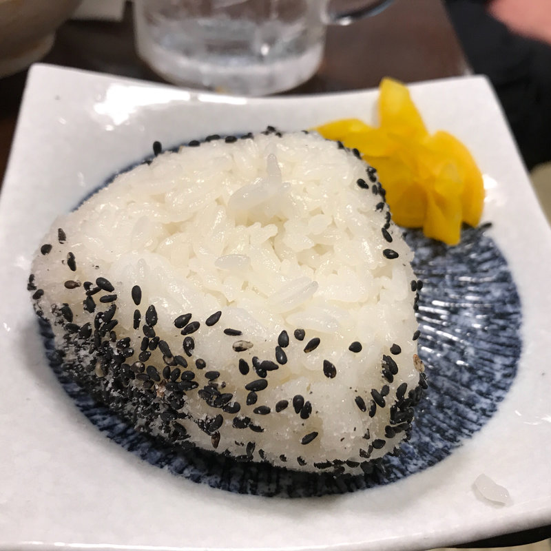 ごましおおにぎり(酒処あかり)