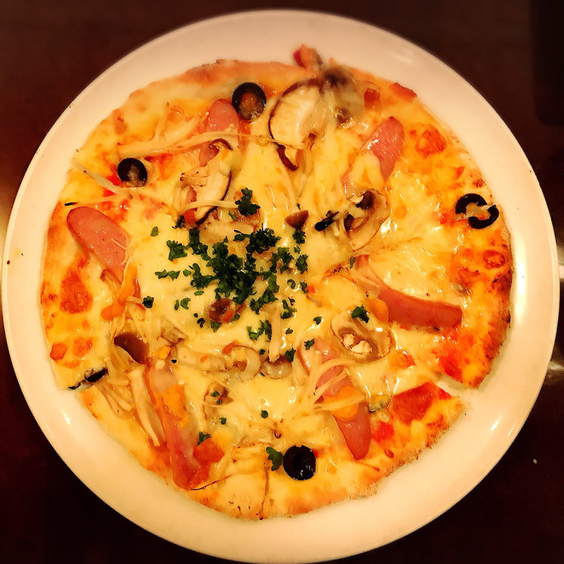 キノコとソーセージのピザ(KURA 中目黒店 （クラ）)