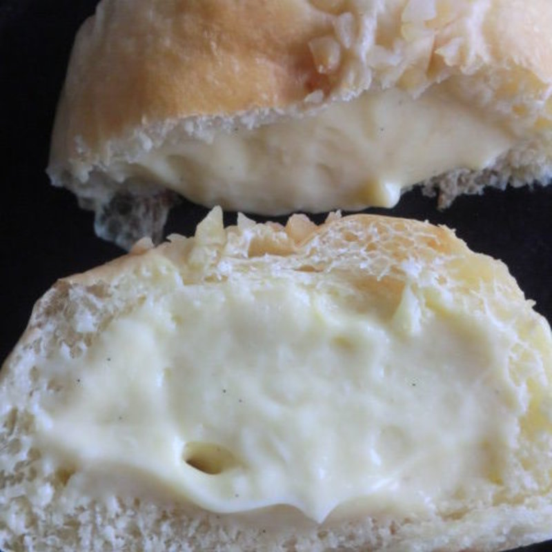 冷やしクリームパン(ザ ルーツ ネイバーフッド ベーカリー)