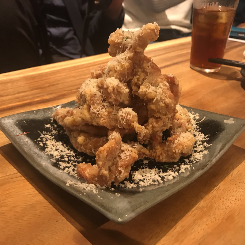 せせりの五番粉揚げ パルミジャーノまみれ(炭火焼とり えんや難波３号店)