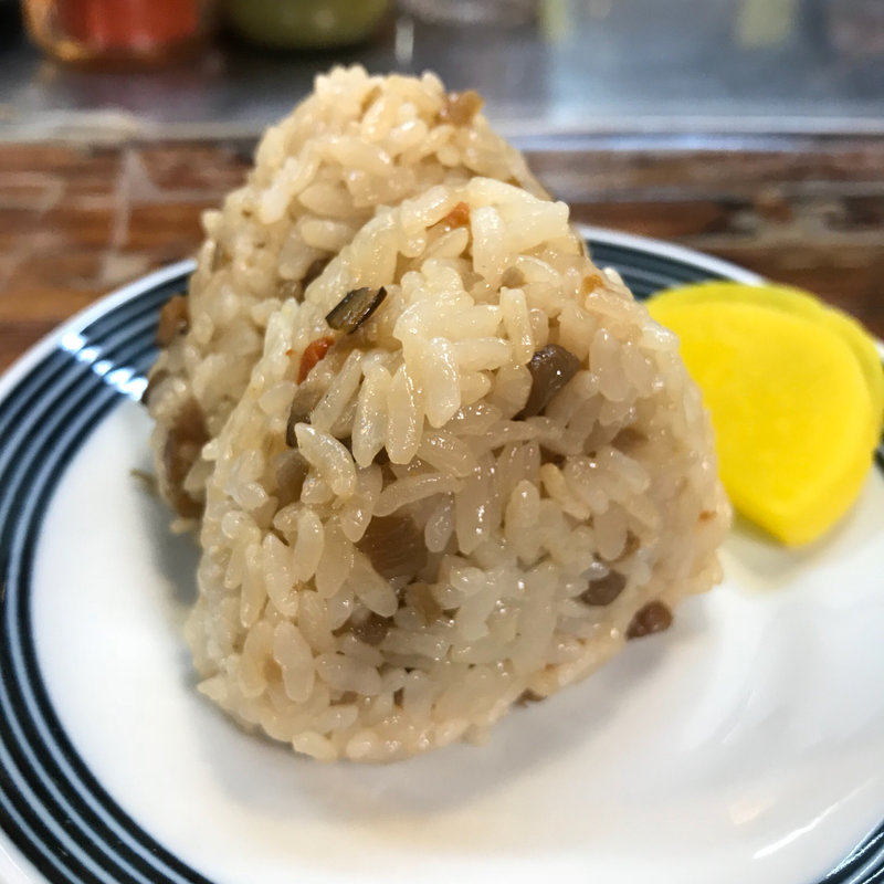 かしわおにぎり (うどん平)