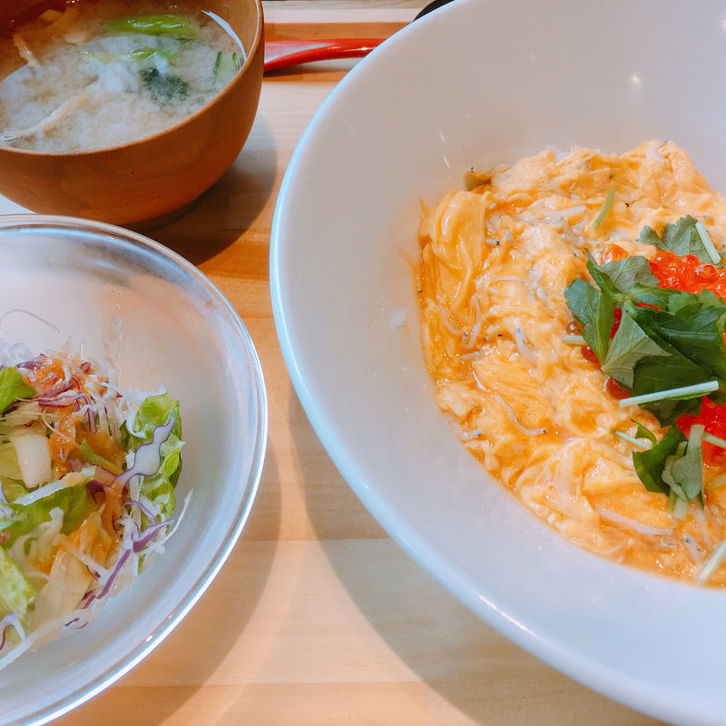 釜揚げしらすといくらのオムライス お出汁あんかけ(おぼんdeごはん エミオ石神井公園店)