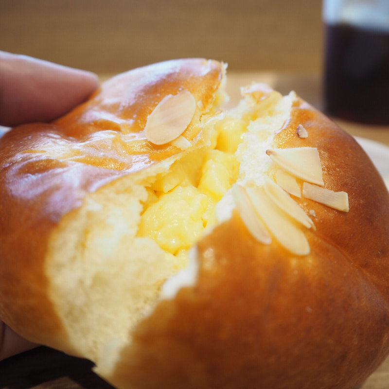 とろけるクリームパン(オーサムベーカリー なんば店)