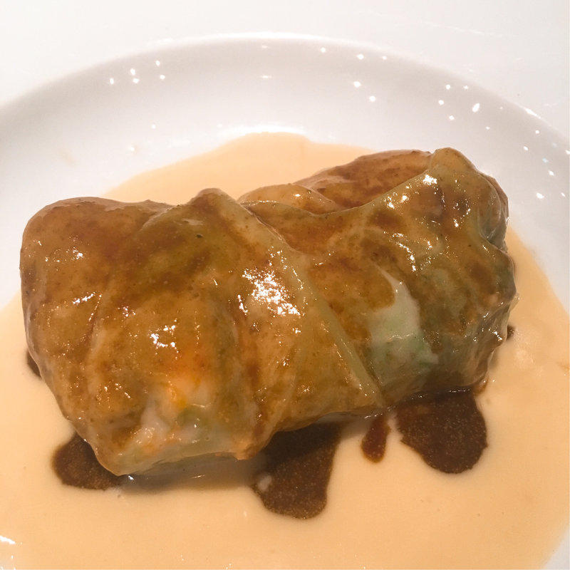 蟹のロールキャベツ ベーコンとエビの2色ソース(OGINO （オギノ）)