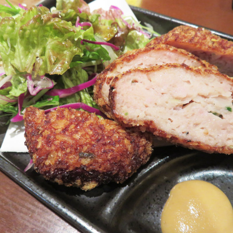 磯貝名物ギョギョッケ。(すし角打ち しらすくじら 磯貝 イムズ店)