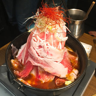 赤肉鍋(神戸牛焼肉・にくなべ 神戸びいどろ浜松町店)