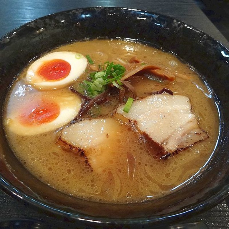 とんこつ醤油(天神らぁめん)