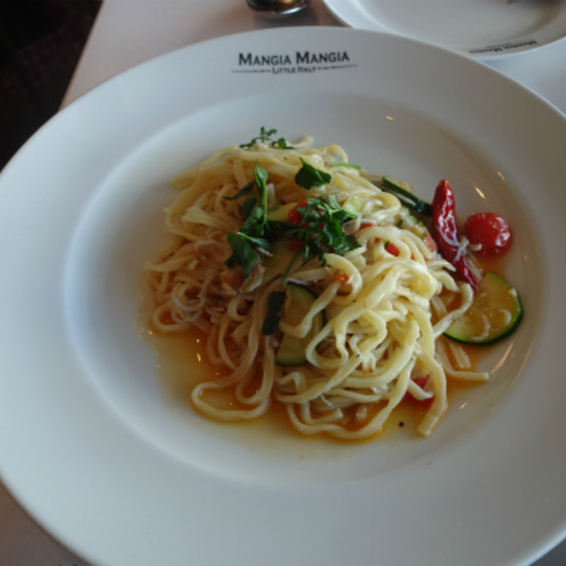 シラスとトマトとズッキーニのペペロンチーノ・タリオーニ(マンジャ マンジャ 横浜ランドマークタワー店 （MANGIA MANGIA ）)