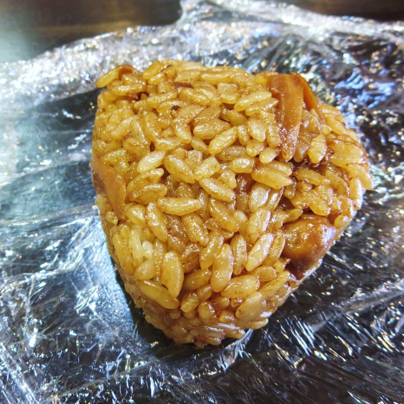 鶏めしおにぎり(麦とラーメン)