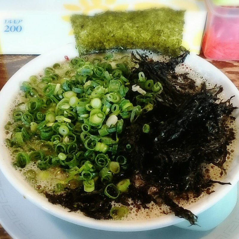 赤とんこつラーメン(博多ラーメン ぞんたく 割山店 （Zondaq）)