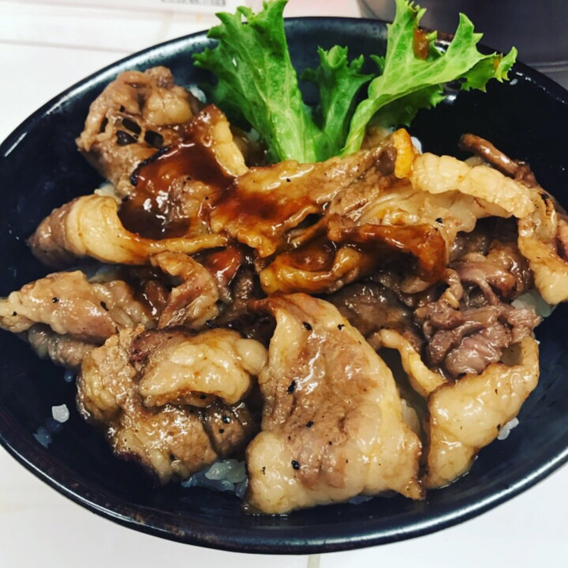 特撰炭火焼肉丼(肉のヤマキ商店)