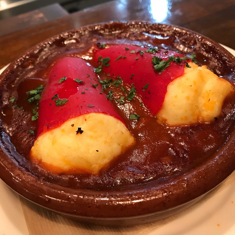 ピキージョのバカラウ詰め サルサビスカイヤソース(ランブロア)