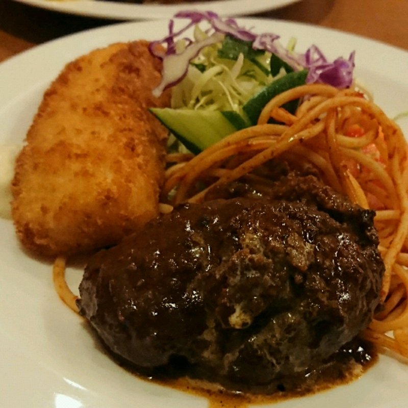 シチューハンバーグ・イカフライ(遊季亭)