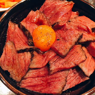 肉好き必見！東京で味わえる絶品のローストビーフ特集 