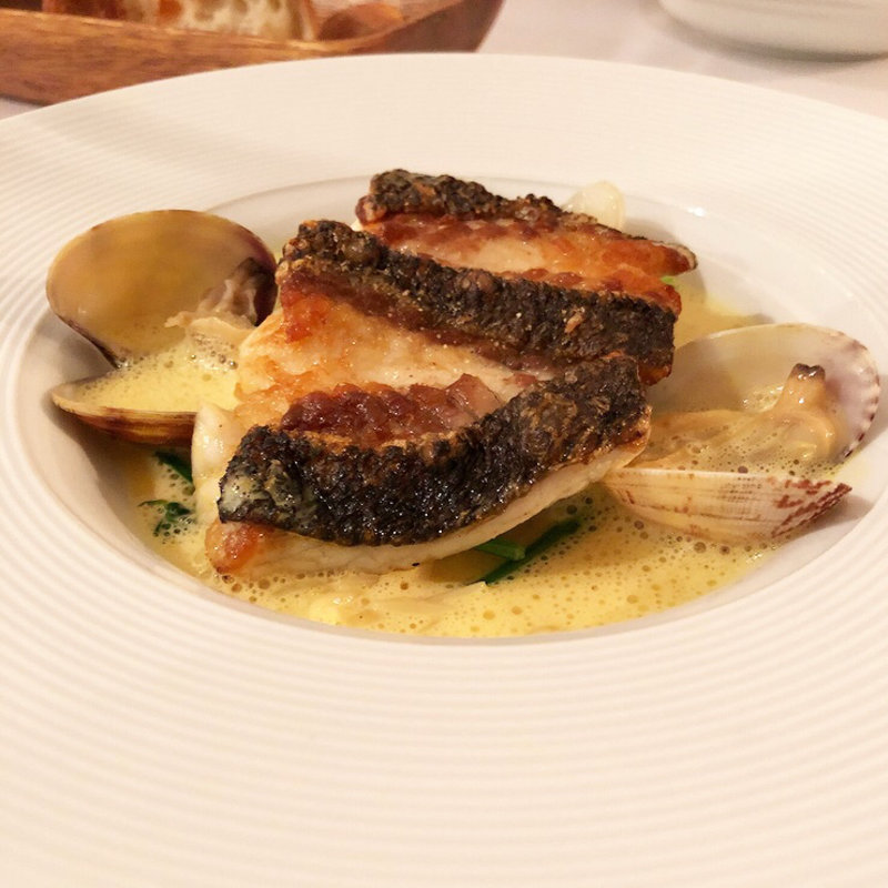 スズキのポワレ(La table au japon （ラ・ターブル・オ・ジャポン ）)