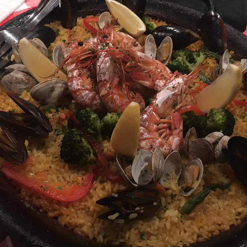 魚介類たっぷりのミックスパエリア(スペイン料理 ラ コルメナ)