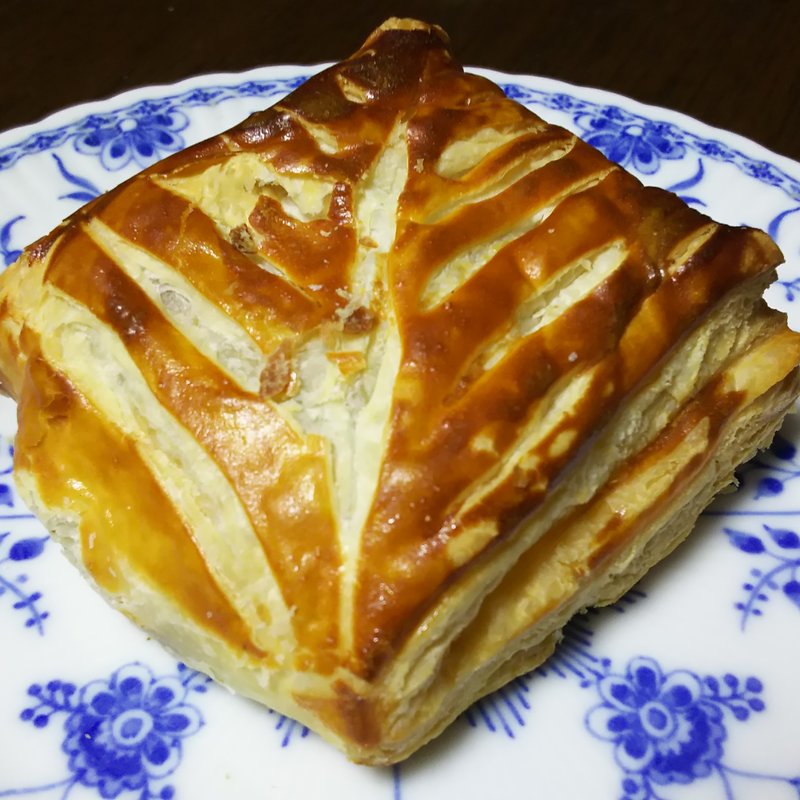 ビーフの濃厚デミグラスパイ(神戸屋キッチン EXPRESS アトレ川崎店)