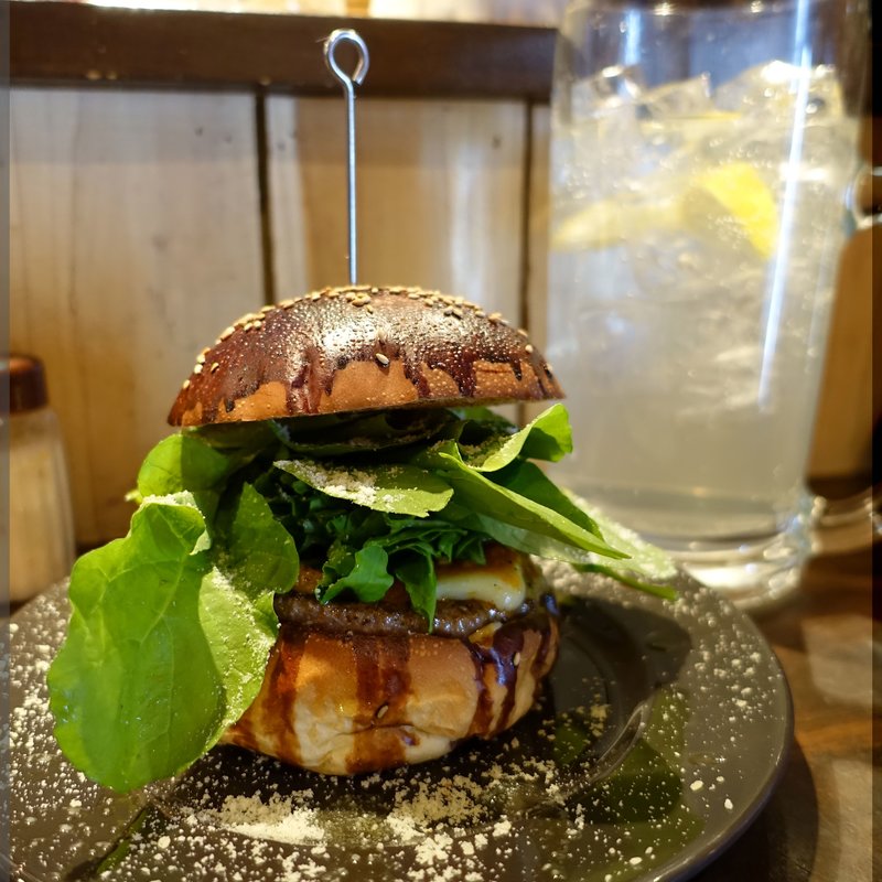 モッツァレラ＆ルッコラバーガー(ハングリーヘブン 福岡今泉店)