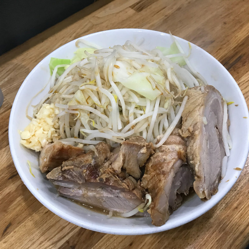 ラーメン（少なめ）+豚2枚追加(デカ盛り戦隊 豚レンジャー)