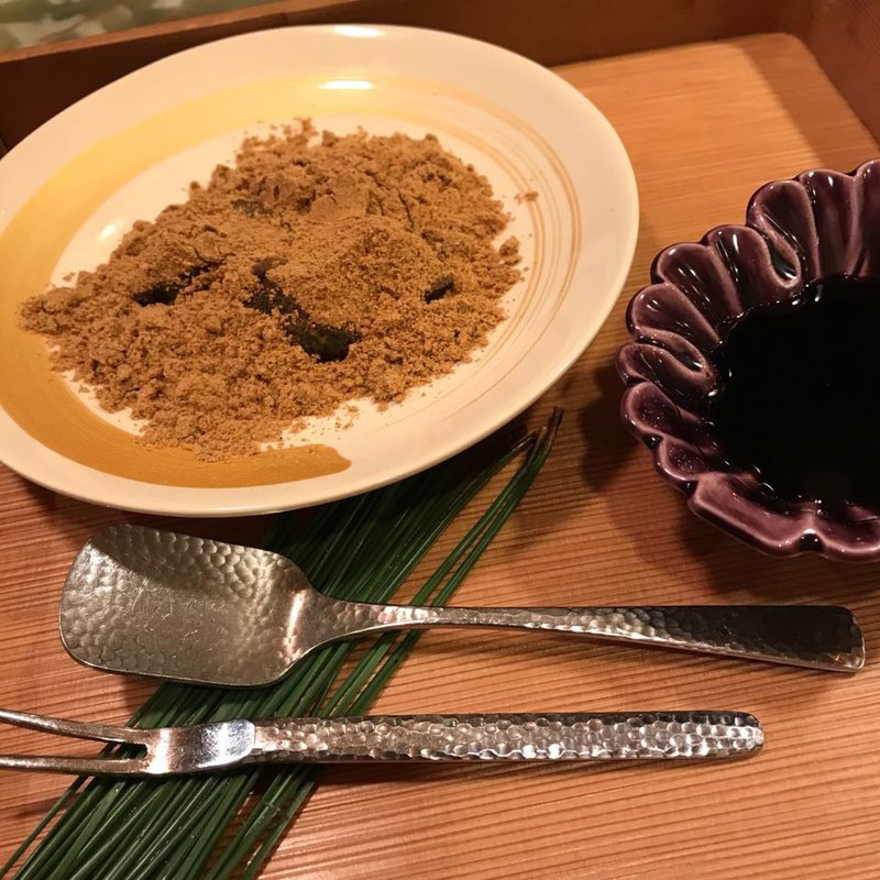 きな粉がけわらび餅 黒蜜添え(車力門　ちゃわんぶ )