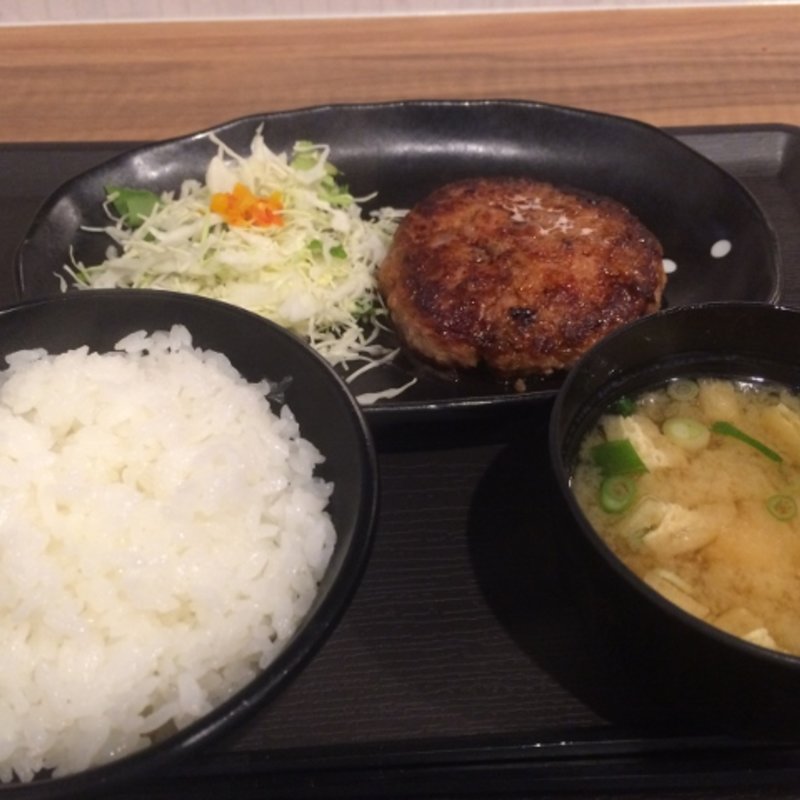 ハンバーグ定食(お肉屋さんのランチ mog mog)