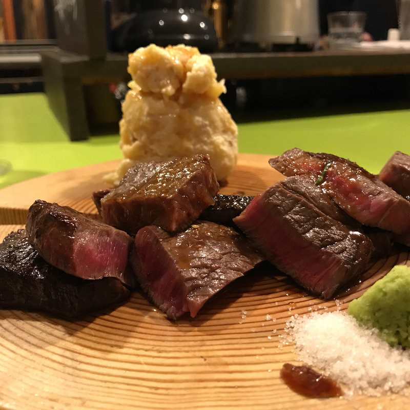 牛ランプ肉の炭焼き(立呑み とだか)