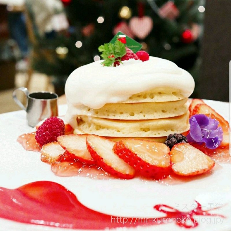 ジャージークリームと苺のクリスマスパンケーキ