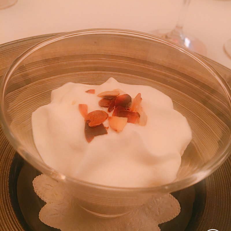 ヌガー、ラベンダー風味の蜂蜜とアーモンドのエスプーマ(KEISUKE MATSUSHIMA （ケイスケ マツシマ【旧店名】レストラン アイ）)