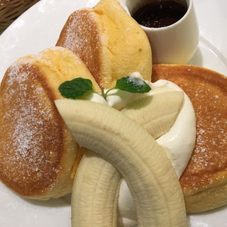 バナナホイップパンケーキ チョコソース添え(幸せのパンケーキ 神戸店)
