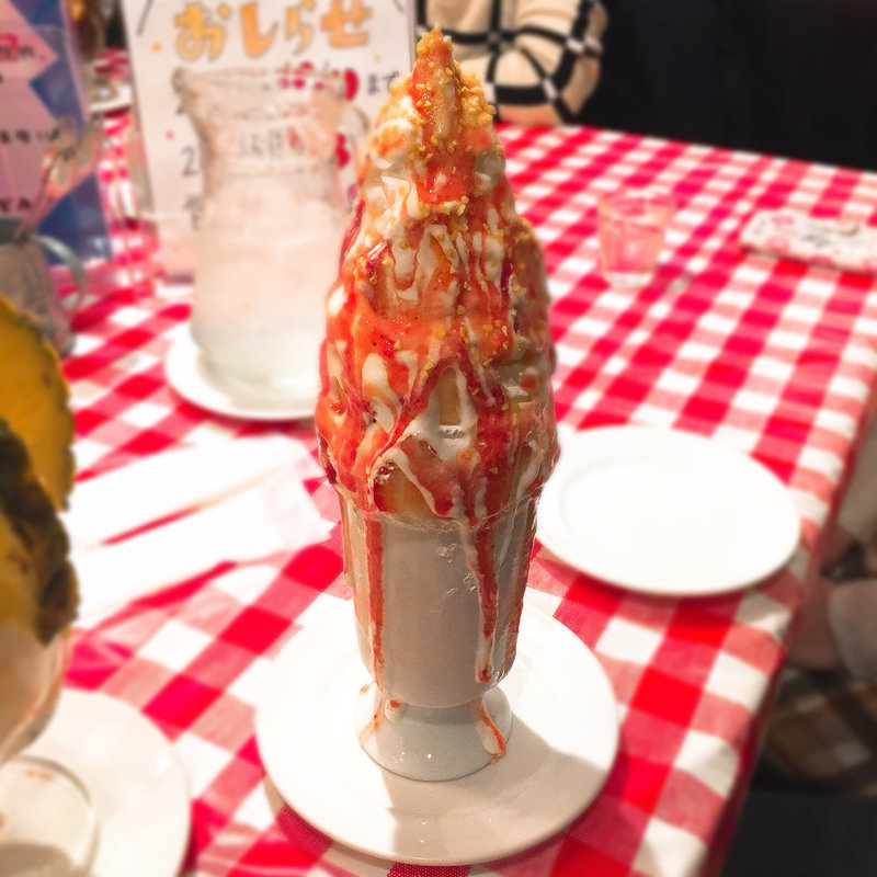 ストロベリーヨーグルトパフェ(パフェ専門店 スイーツカフェ KANARIYA 鶴橋本店)