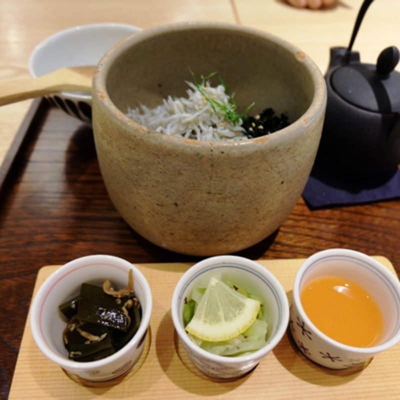 釜揚げ湘南しらすのおひつご飯(もみじ茶屋 鎌倉小町通り)