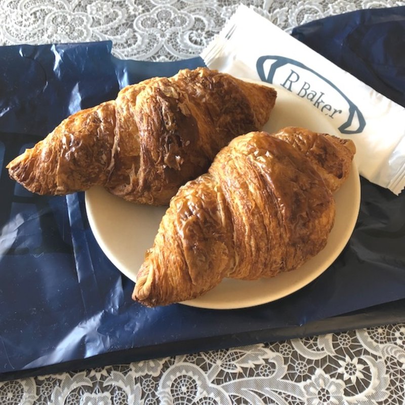 薔薇のクロワッサン(アールベイカー みなとみらい店 （R Baker）)