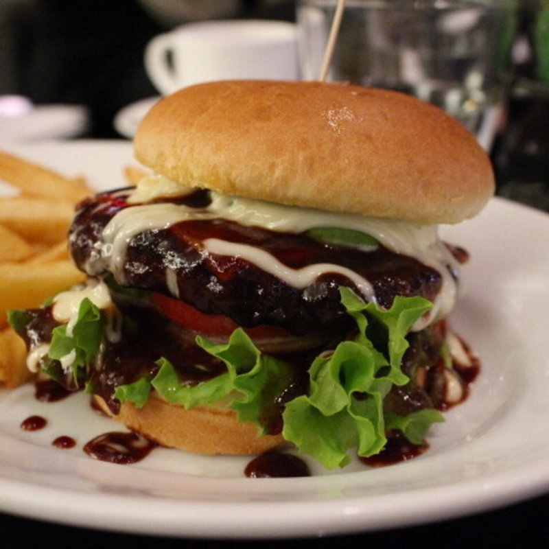 チーズバーガー(ガーデンレストラン オールデイ ダイニング)