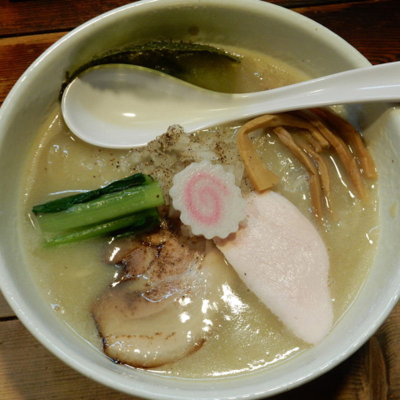 濃厚鶏白湯らぁめん(らぁめん つけめん　粋や （いなせや）)