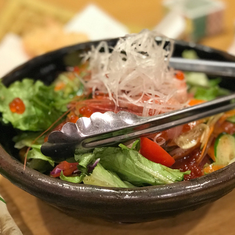 お刺身サラダ(町のすし家 四季花まる すすきの店)