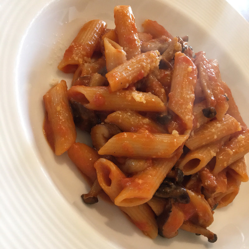 きのことアンチョビのナポリ風ショートパスタ(イル マリオーロ （IL Mariolo）)