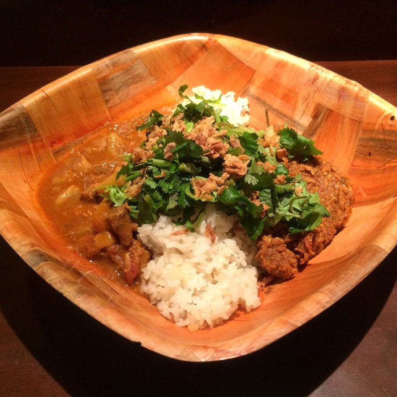 ポークビンダルーと無水キーマ(ケニック カレー （Kenick curry）)