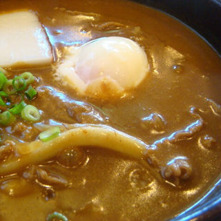 温泉玉子入り牛かれーうどん(手打ちうどん　こんぴら茶屋)